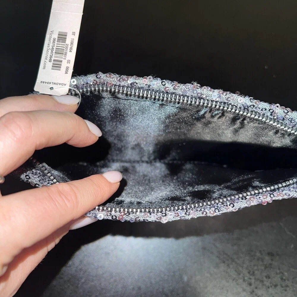 Victoria’s Secret Silver CRYSTALLIZED SEQUINED Clutch MAKE UP Bag Pouch 10.5x5.5